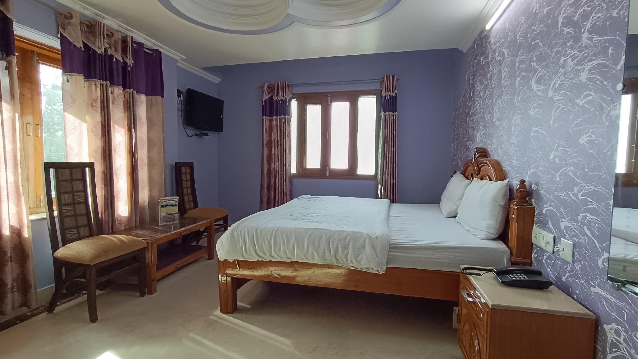 Goroomgo Apsara Mussoorie Double Room