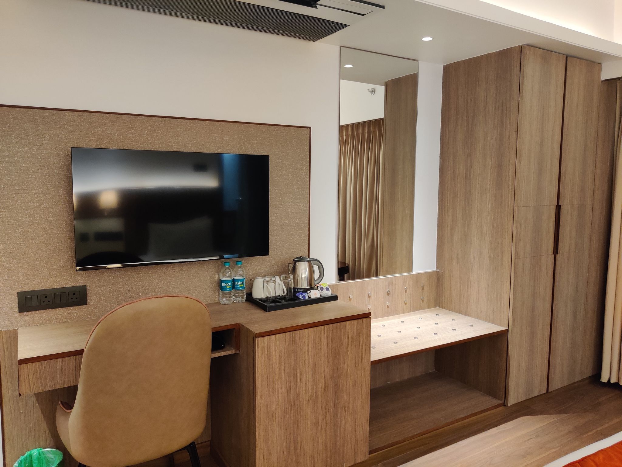 The Seven Hotel Premier Twin Bed Room 4