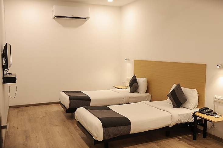 Hotel Signature INN Business Premium 7