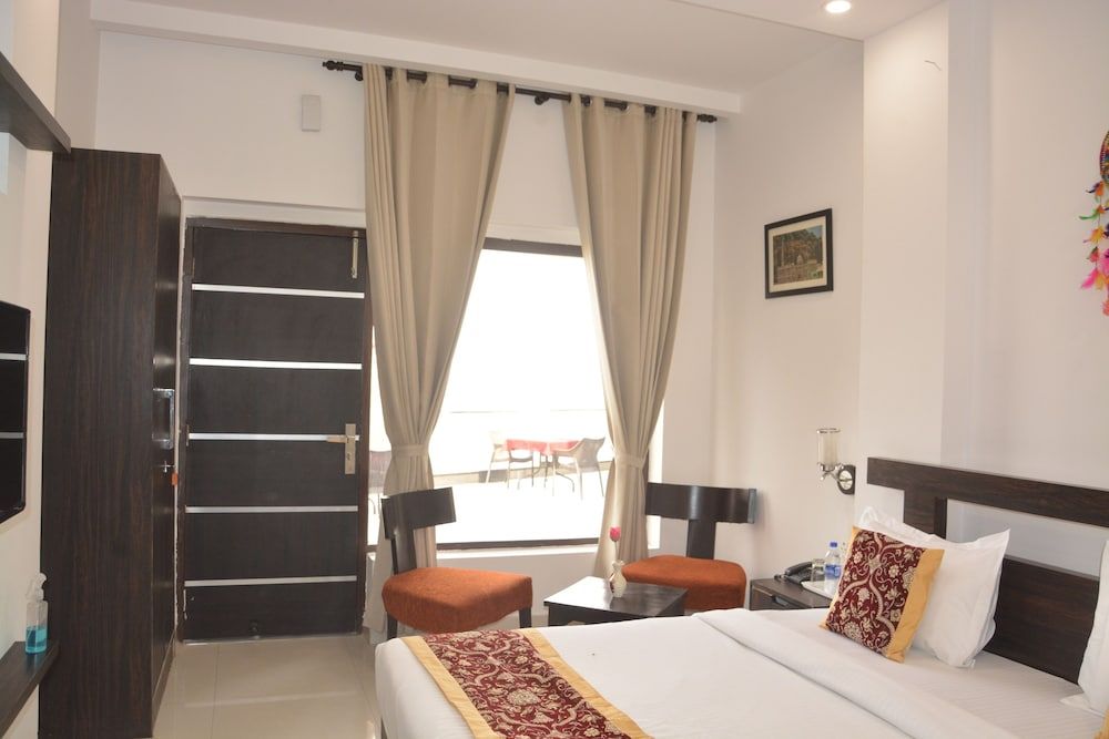 The Golden Sunrise Hotel Premium Double Room 2
