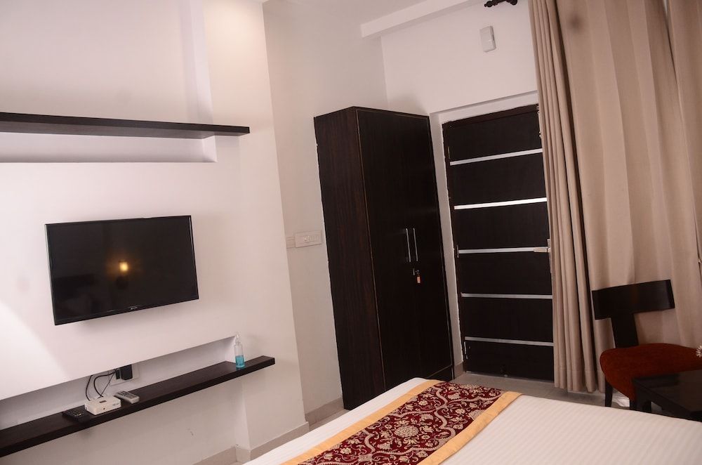 The Golden Sunrise Hotel Premium Double Room 6
