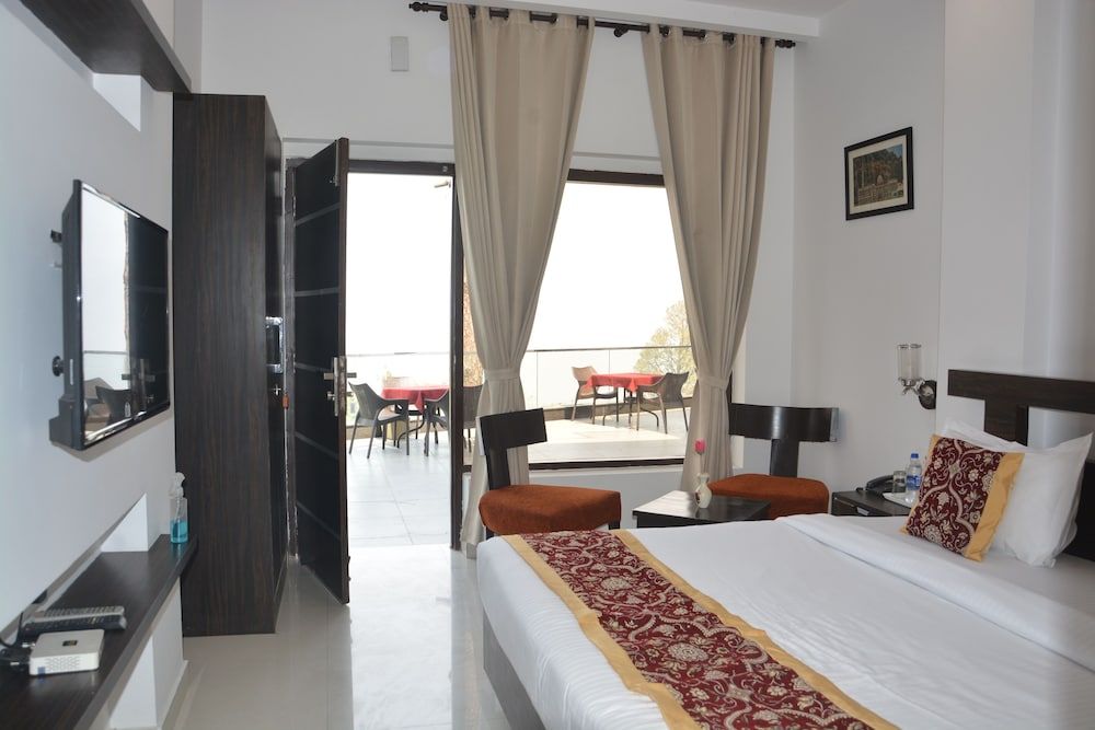 The Golden Sunrise Hotel Premium Double Room 3