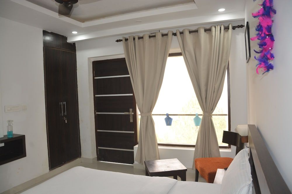 The Golden Sunrise Hotel Deluxe Double Room 5