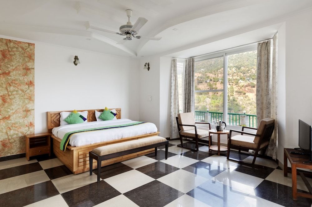 Treebo Trend Vista Lago With Lake View Deluxe Double Room 4