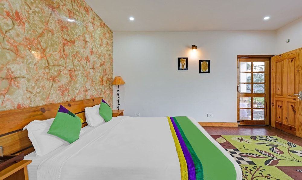Treebo Trend Vista Lago With Lake View Deluxe Double Room 6