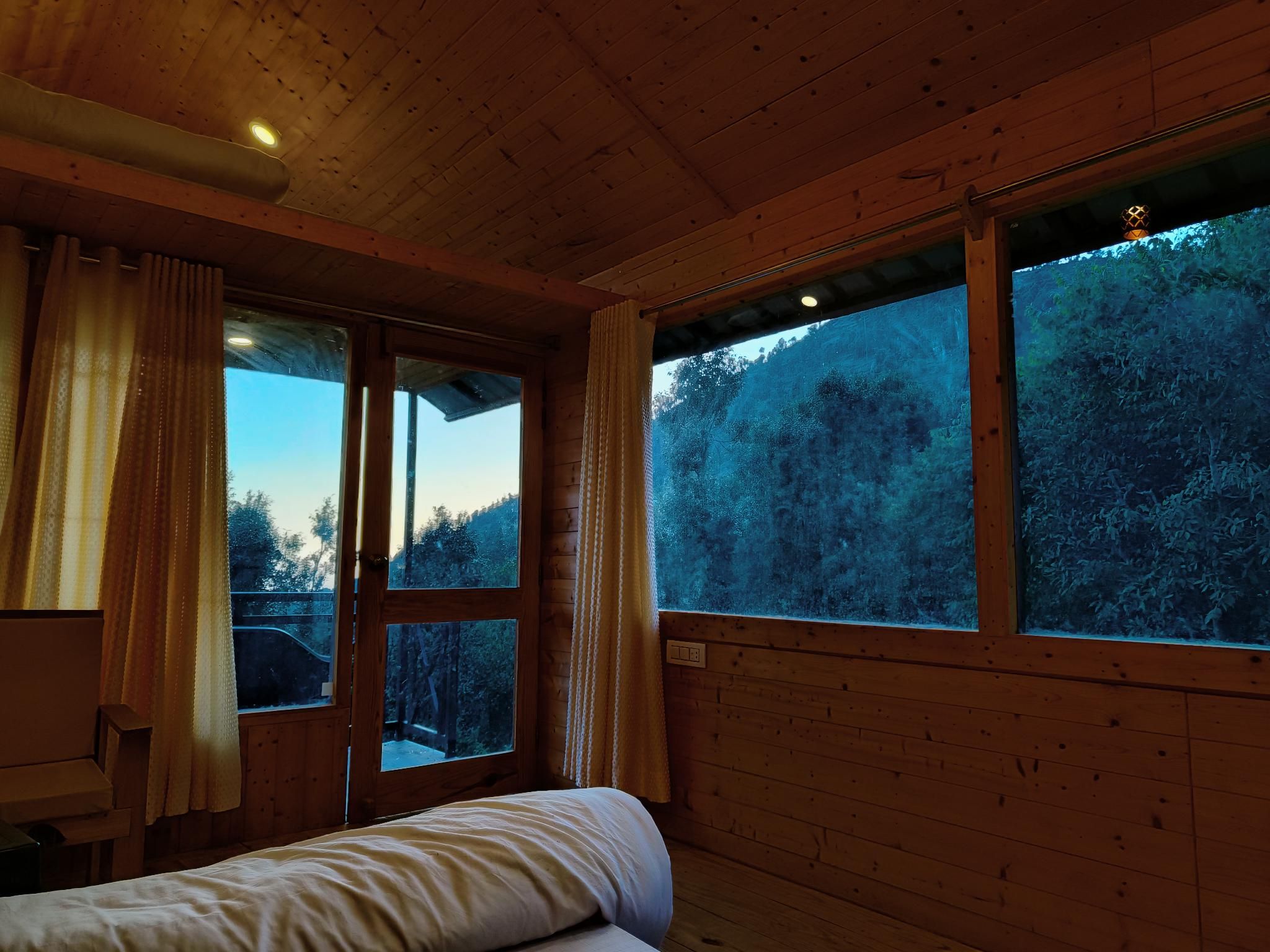 The sunbird retreat Deluxe Room 4