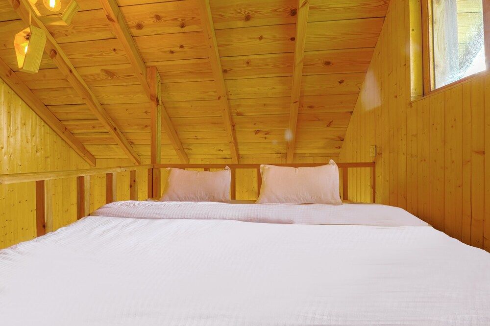 Nainital Retreat 2 Beds - by Dumnu Homes Elite Cottage 7