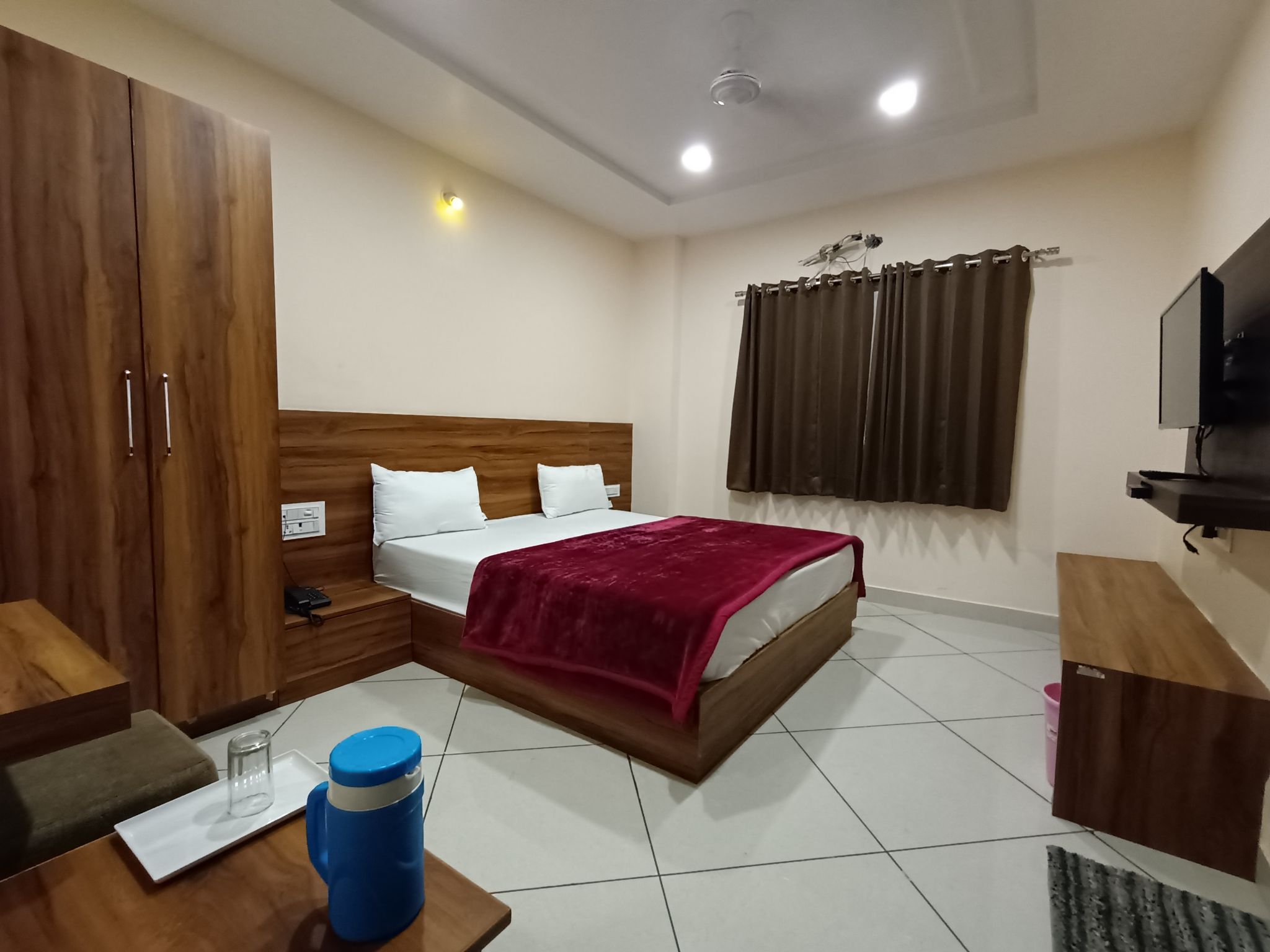 Maruti Group of Hotels - Shri Naman Double NON AC Bed Room 2