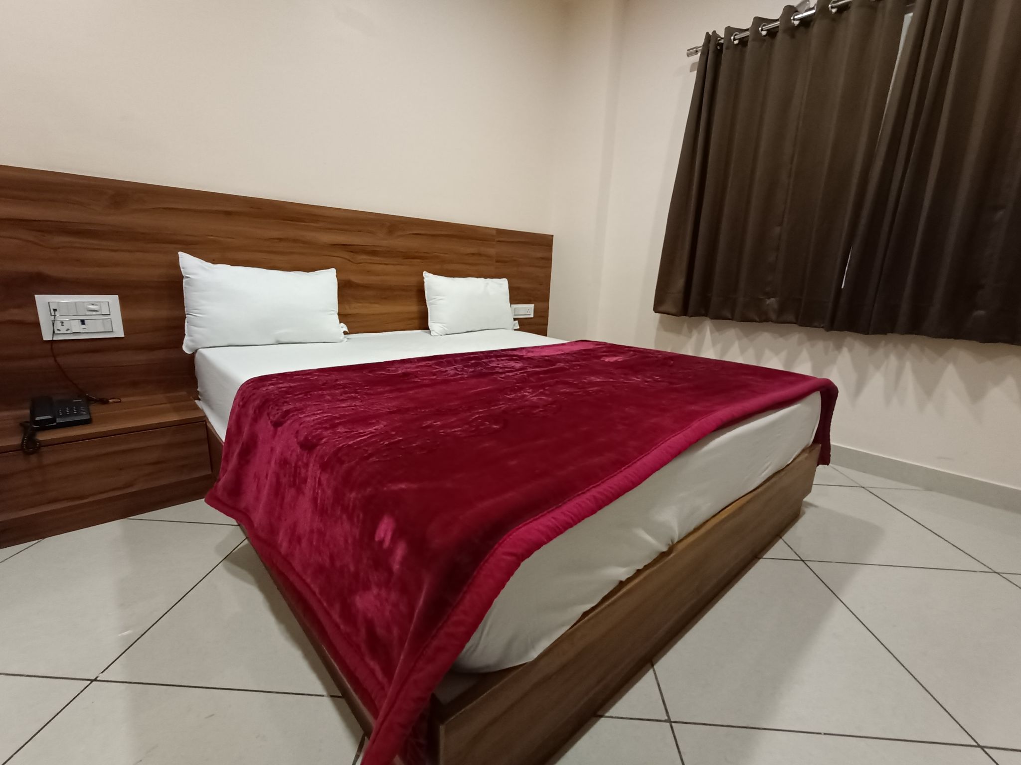 Maruti Group of Hotels - Shri Naman Double NON AC Bed Room 3