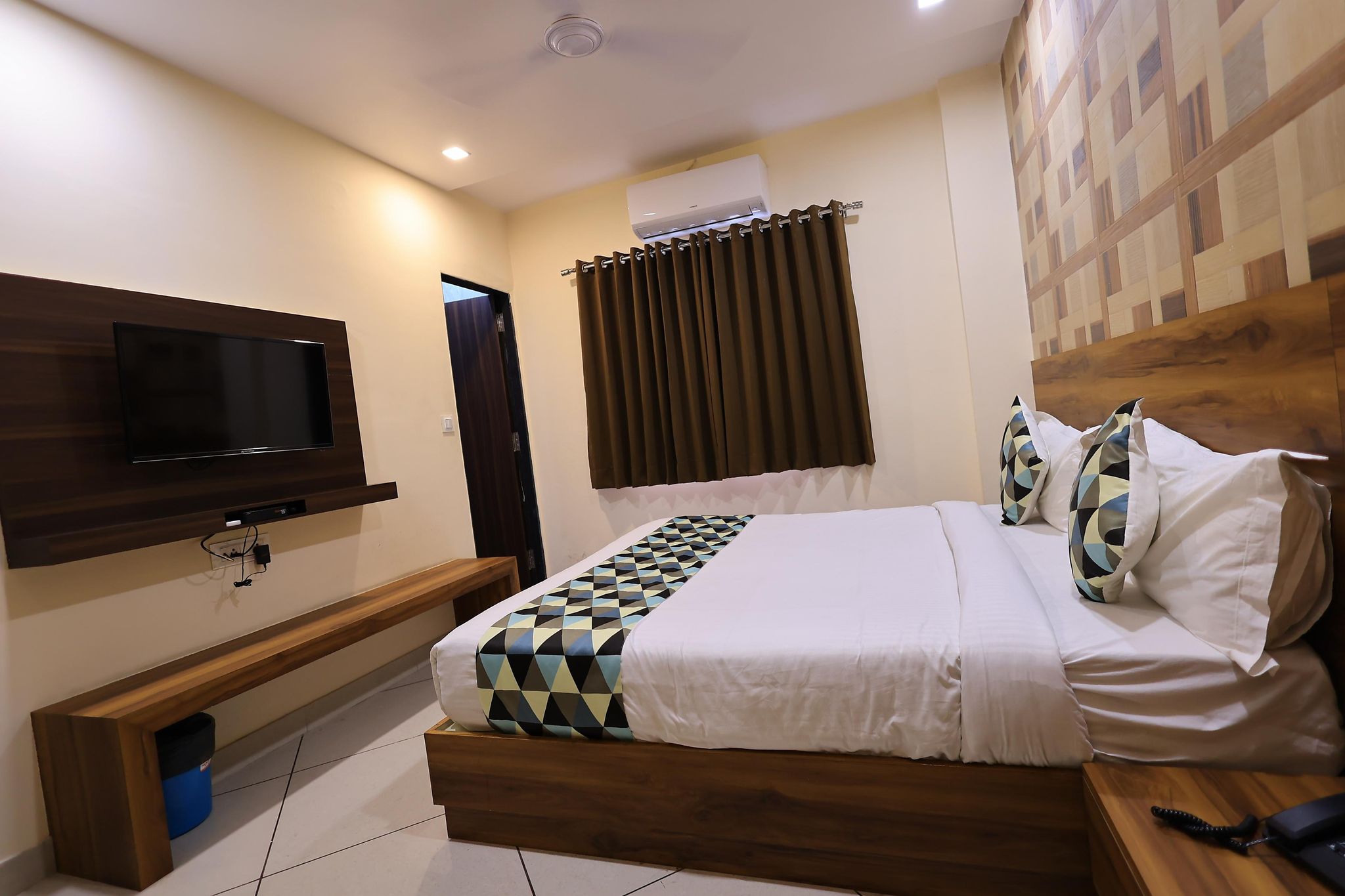 Maruti Group of Hotels - Shri Naman Deluxe Double AC Room 2