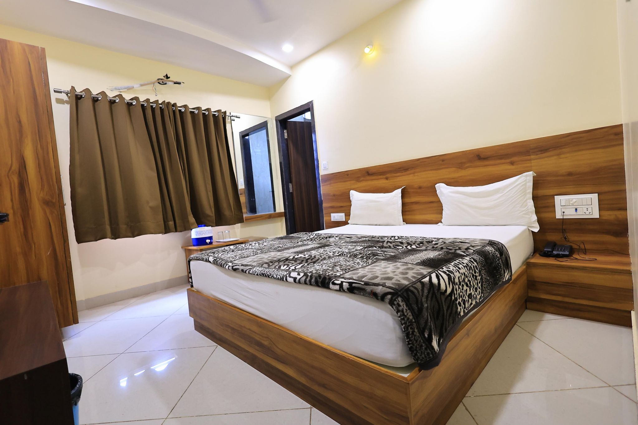 Maruti Group of Hotels - Shri Naman Double NON AC Bed Room 4