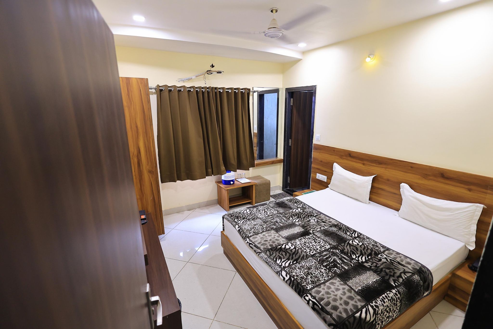 Maruti Group of Hotels - Shri Naman Double NON AC Bed Room 5