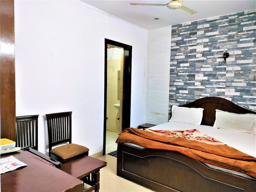 undefined Hotel White Palace Nizamuddin Railway St 10