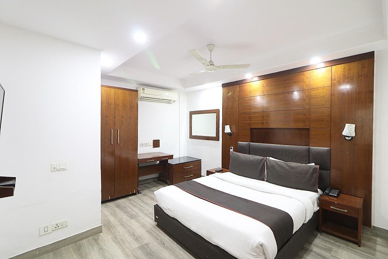 undefined GoldRoom 6