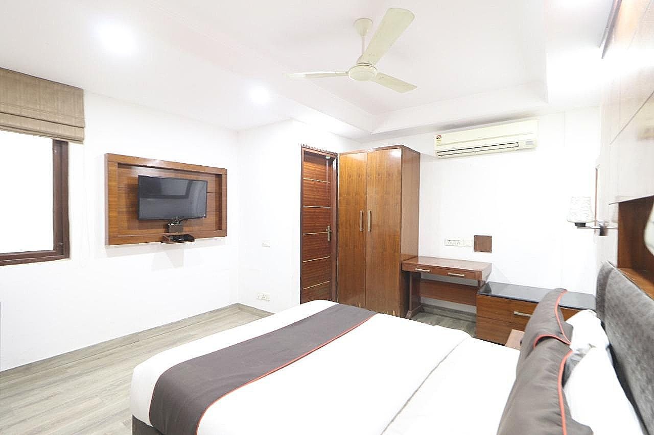 undefined GoldRoom 8