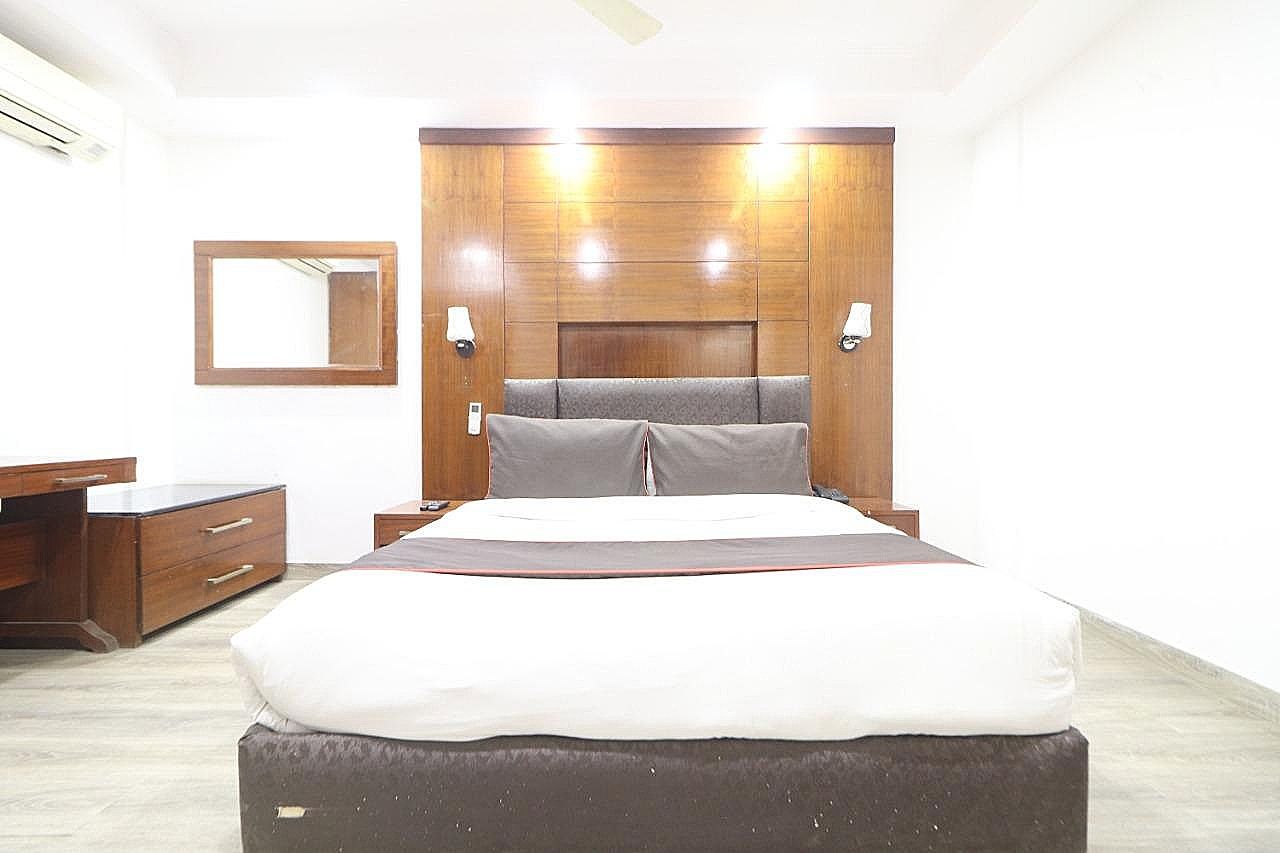 undefined GoldRoom 7