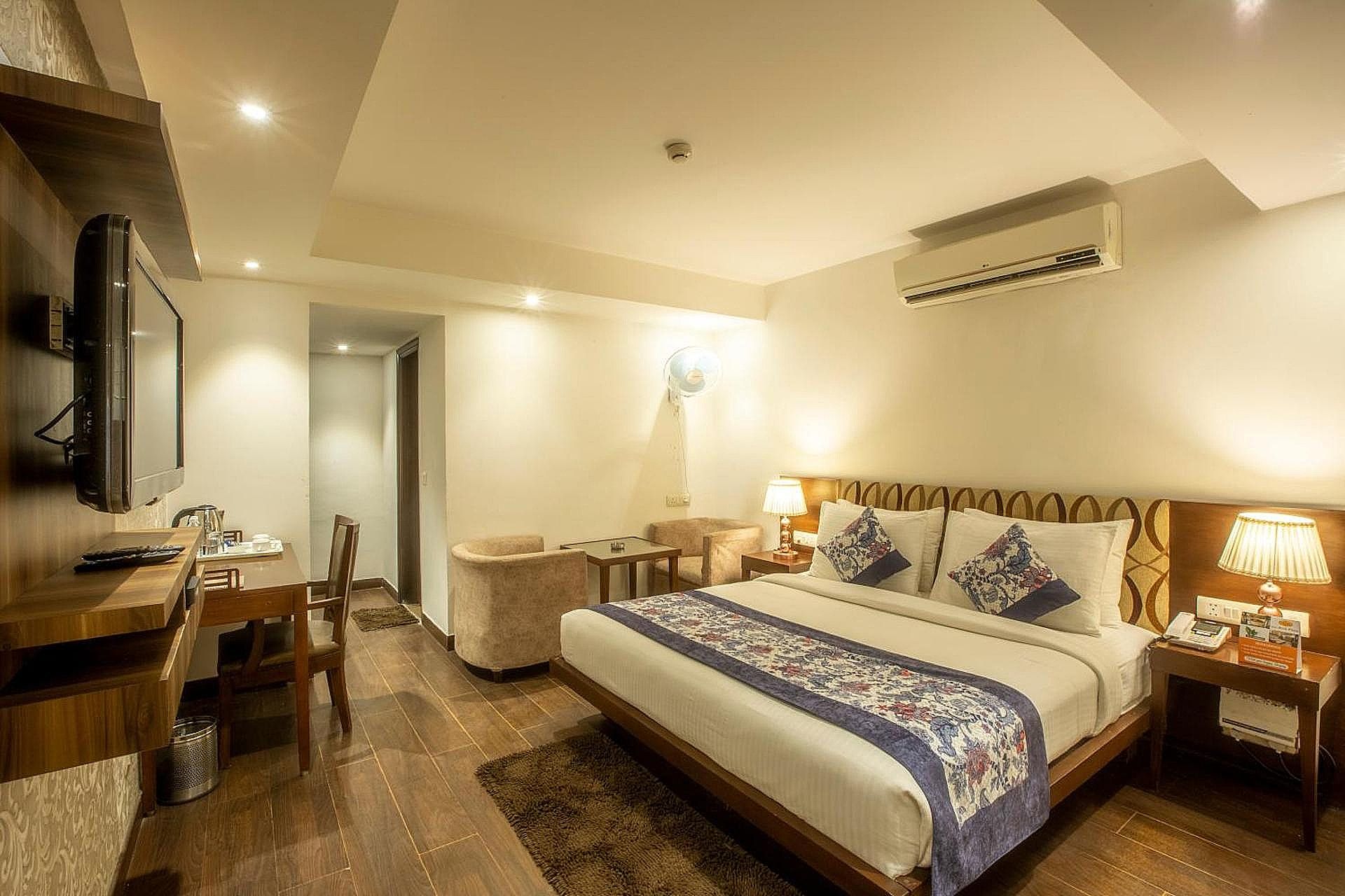 Hotel Arch Plaza - Near Delhi Airport Deluxe Room 4