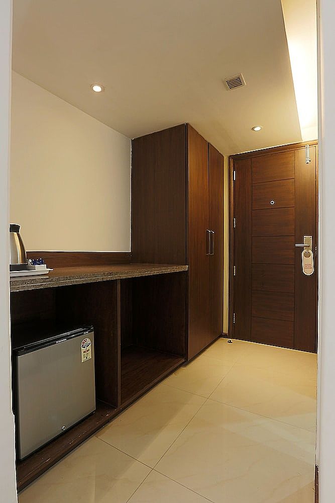 Hotel Arch Plaza - Near Delhi Airport Deluxe Room 8