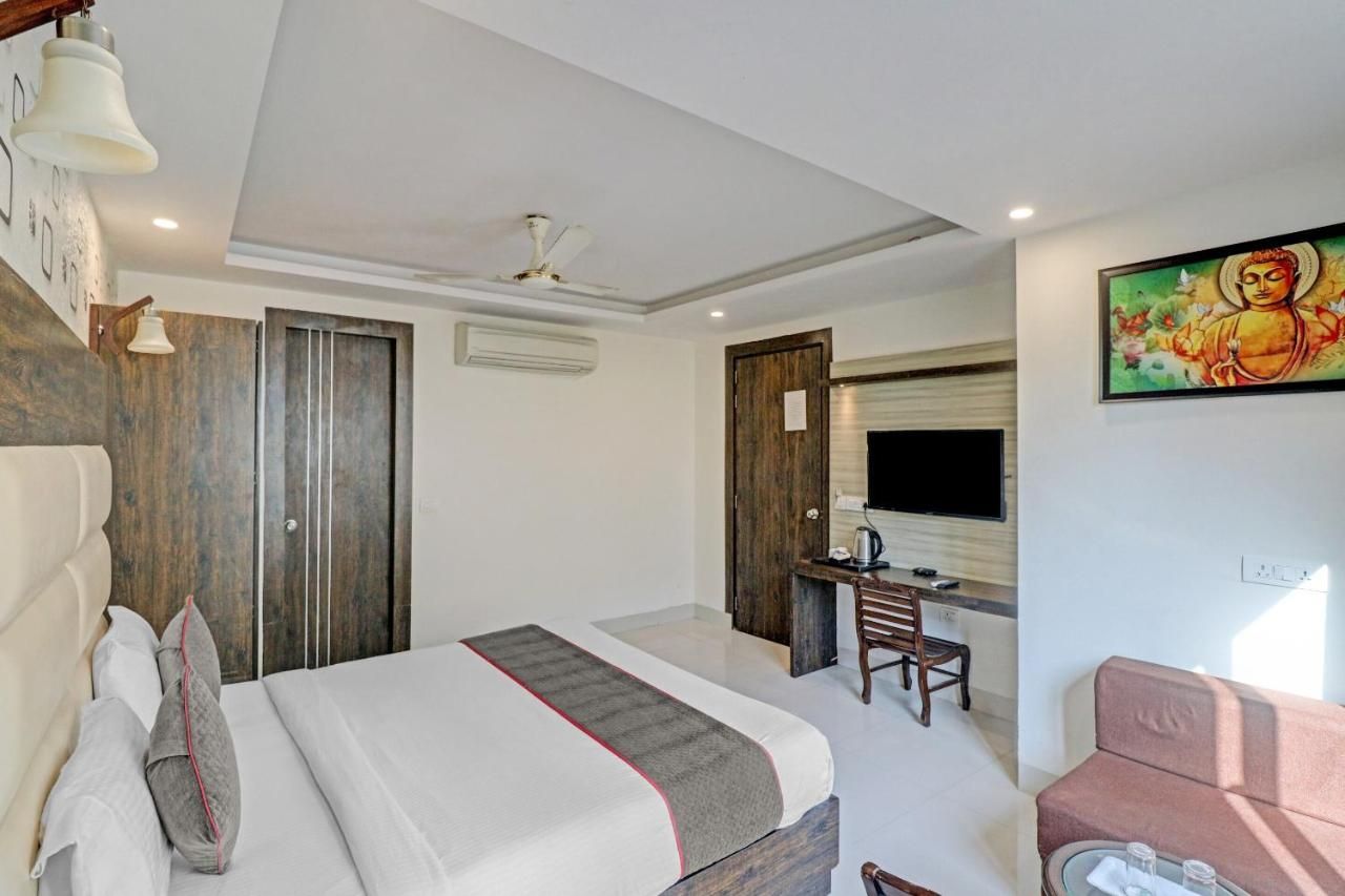 Hotel Nirvana-Delhi IGI Airport Deluxe Room 5