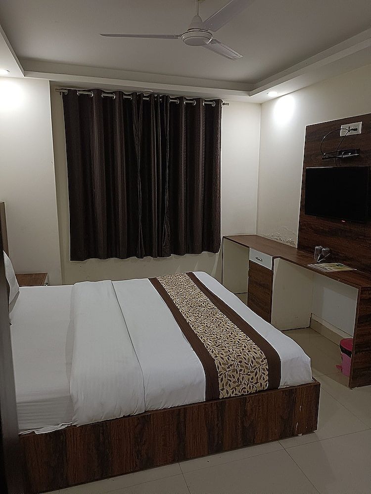 Dalton Hotels Deluxe Double Room 4
