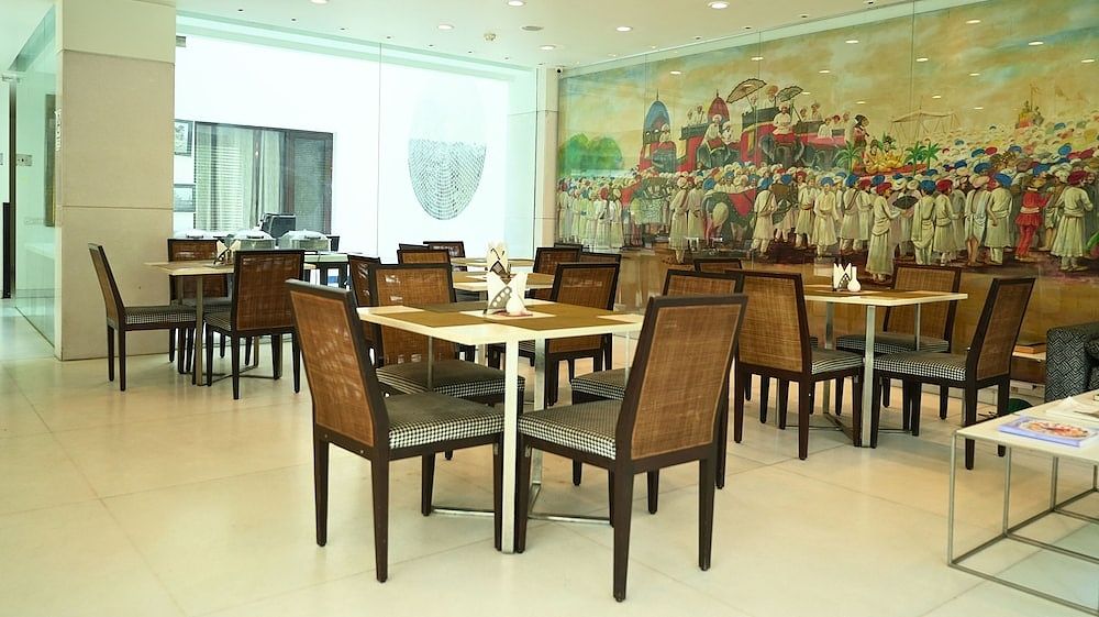 Food & Dining