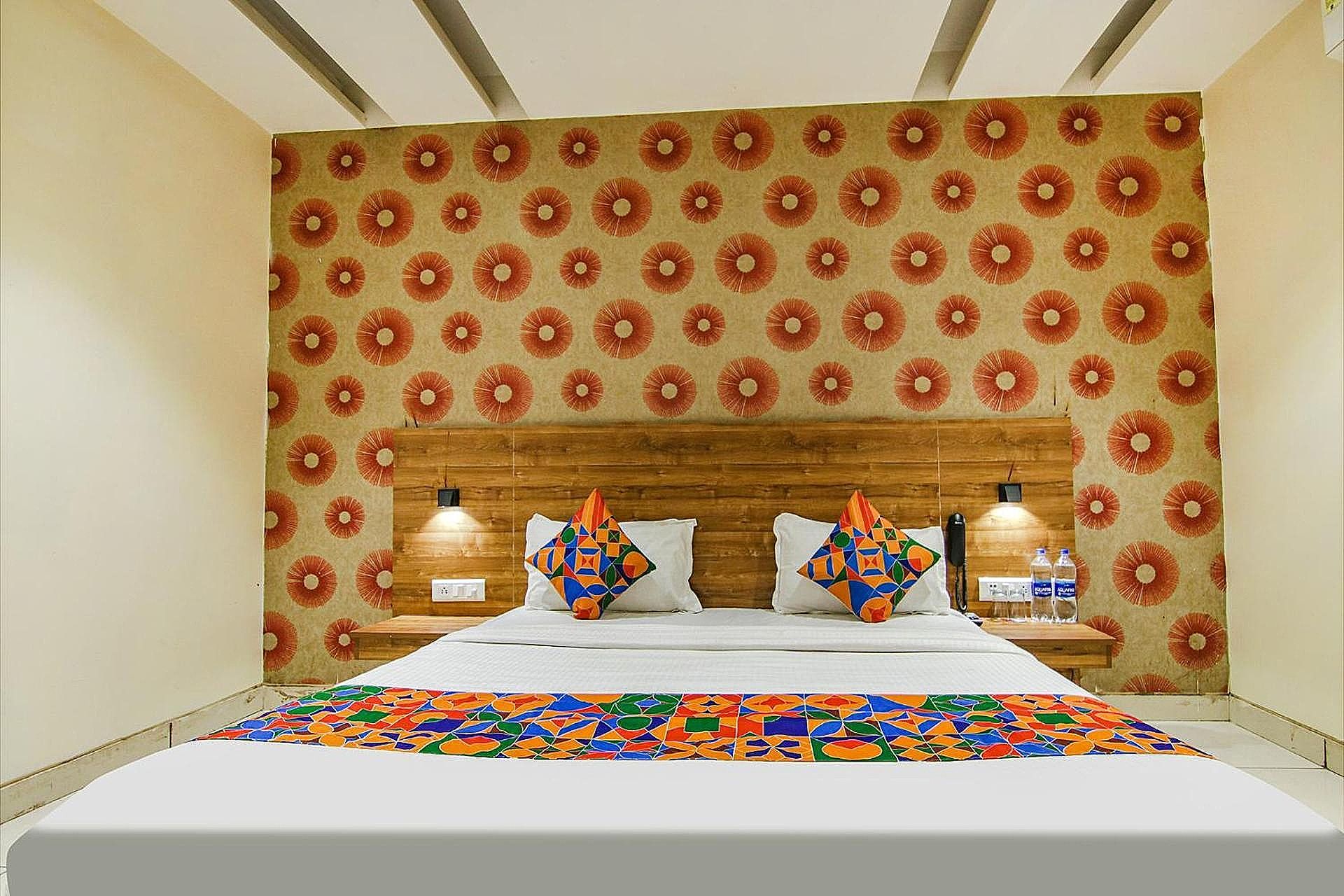 FabHotel Golden Glory Deluxe Room 3