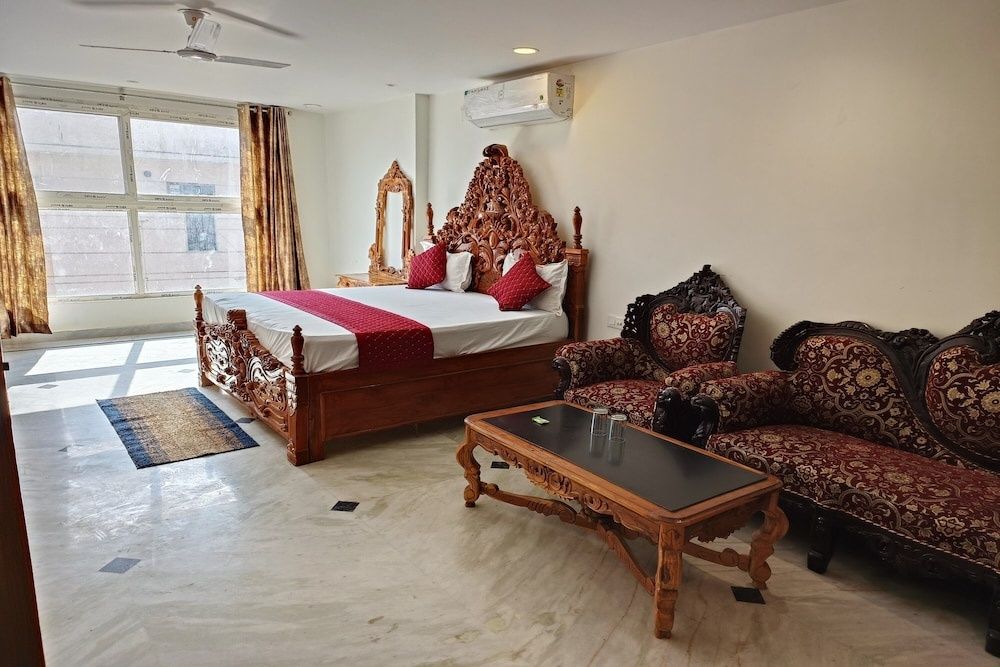 Hotel Right Palace and Banquet Suite Room 17