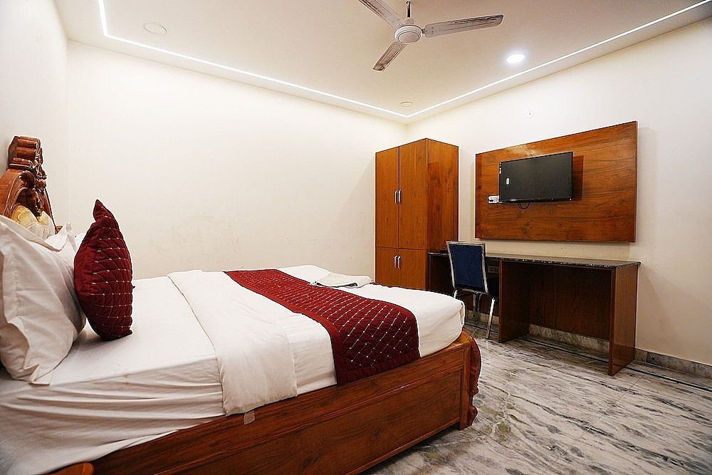 Hotel Right Palace and Banquet Deluxe Room 10