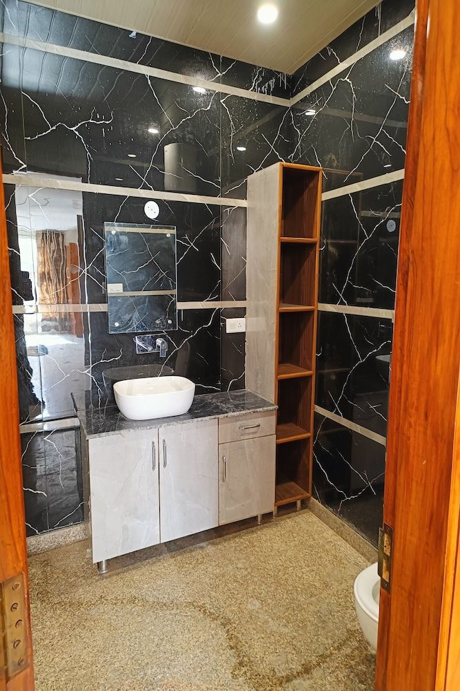 Hotel Right Palace and Banquet Suite Room 12