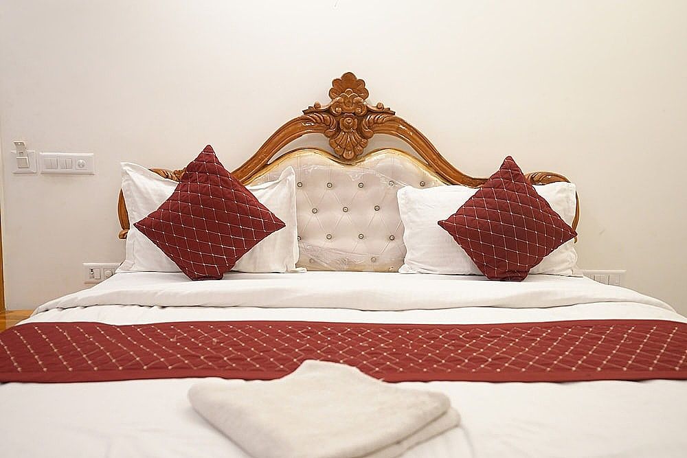 Hotel Right Palace and Banquet Deluxe Room 12