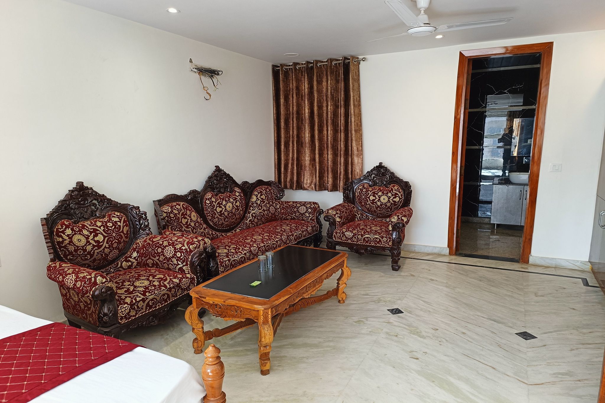 Hotel Right Palace and Banquet Suite Room 4