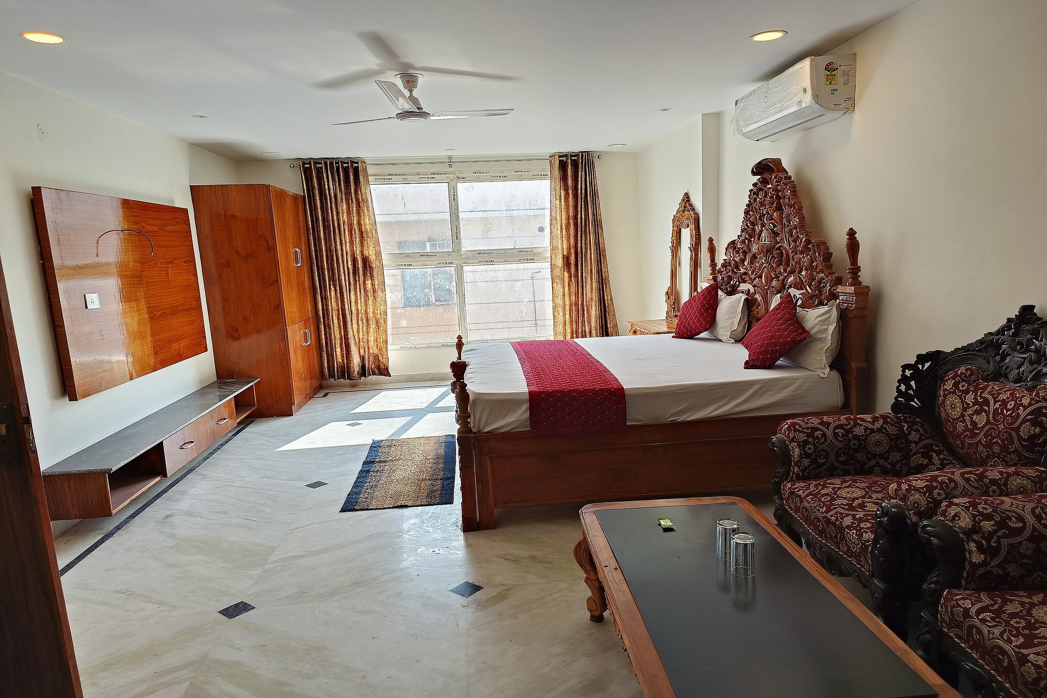 Hotel Right Palace and Banquet Suite Room 6