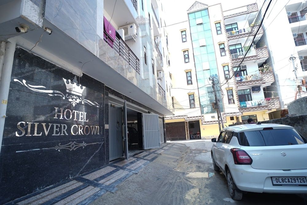 undefined  FabHotel New Silver Crown 10