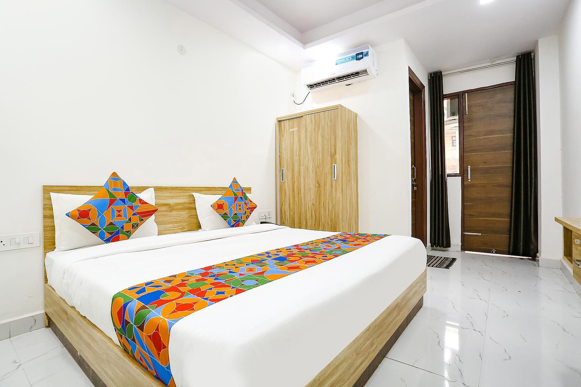  FabHotel New Silver Crown Deluxe Room 7