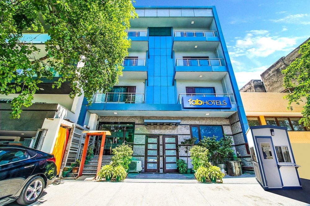 undefined Fabhotel Signature Plaza
