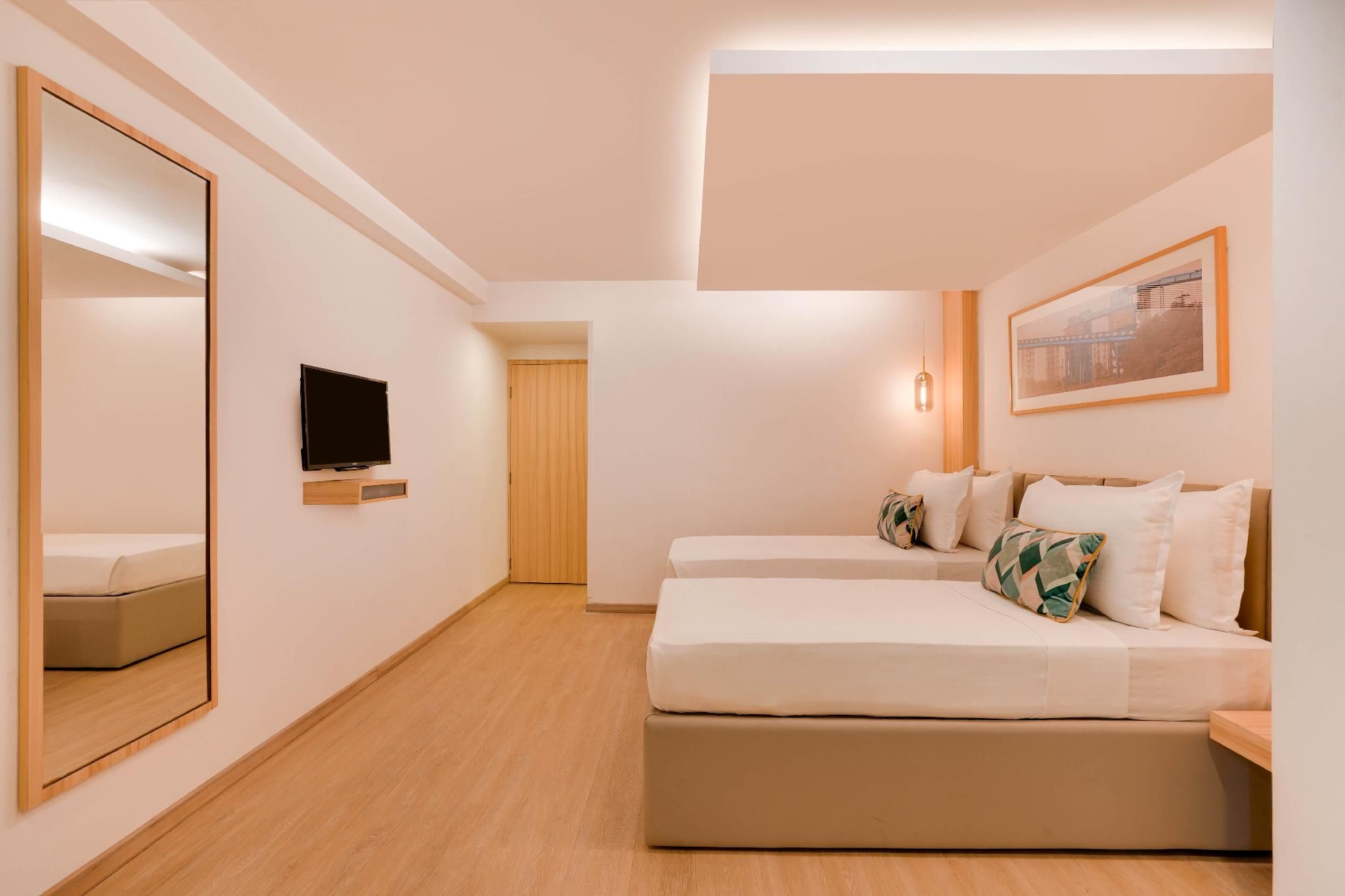 Centre Point Deluxe Twin Room