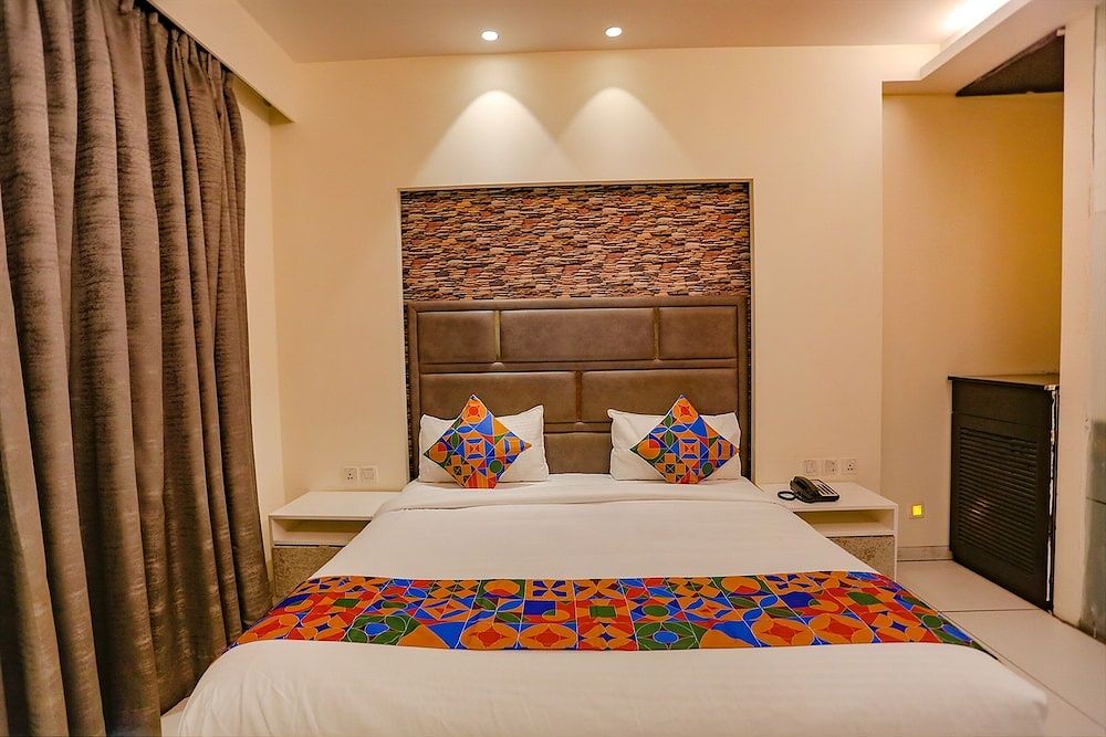 FabHotel Imperial Premium Room 4