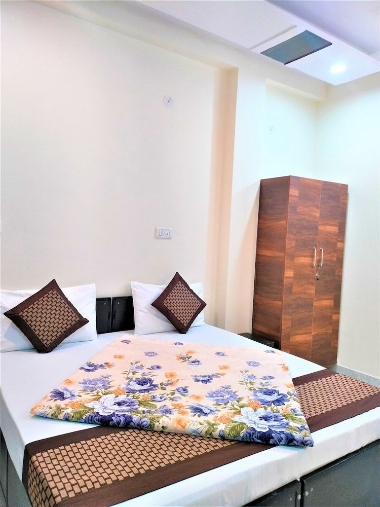 undefined Comfort Inn Hotel.Near MayurVihar Metro1 10