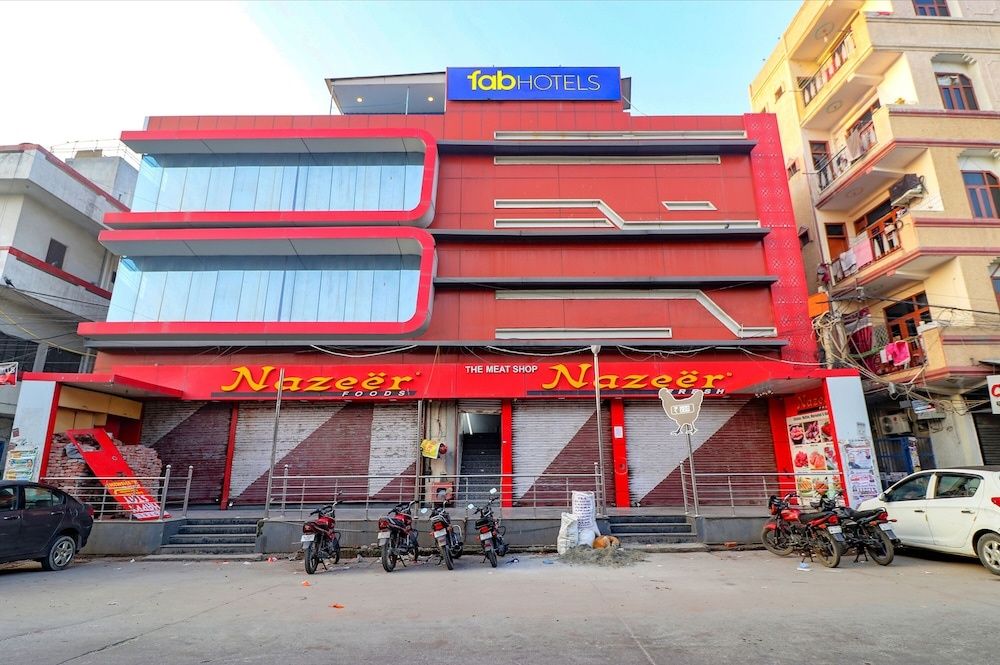 undefined FabHotel Royal Inn 6