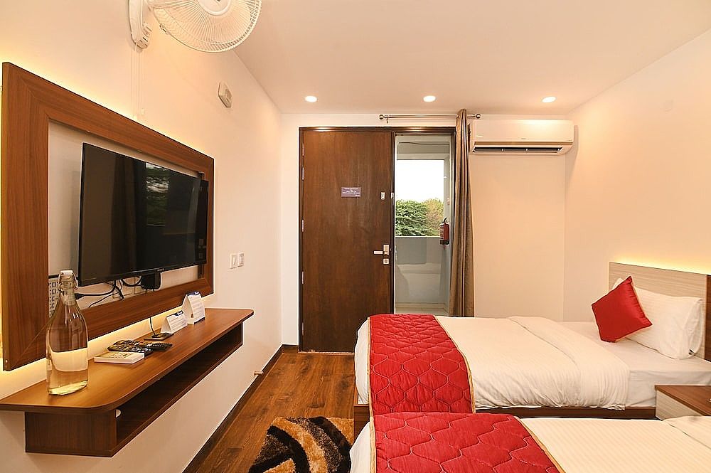 The Altruist Business Stays DLF Phase 3 Deluxe Double Room 3