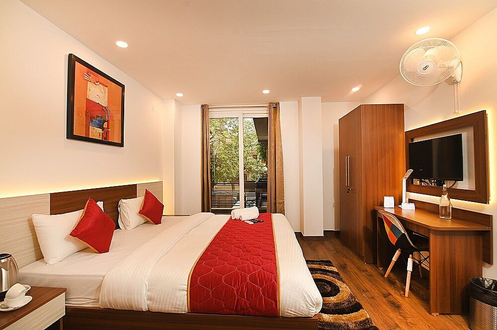 The Altruist Business Stays DLF Phase 3 Deluxe Double Room