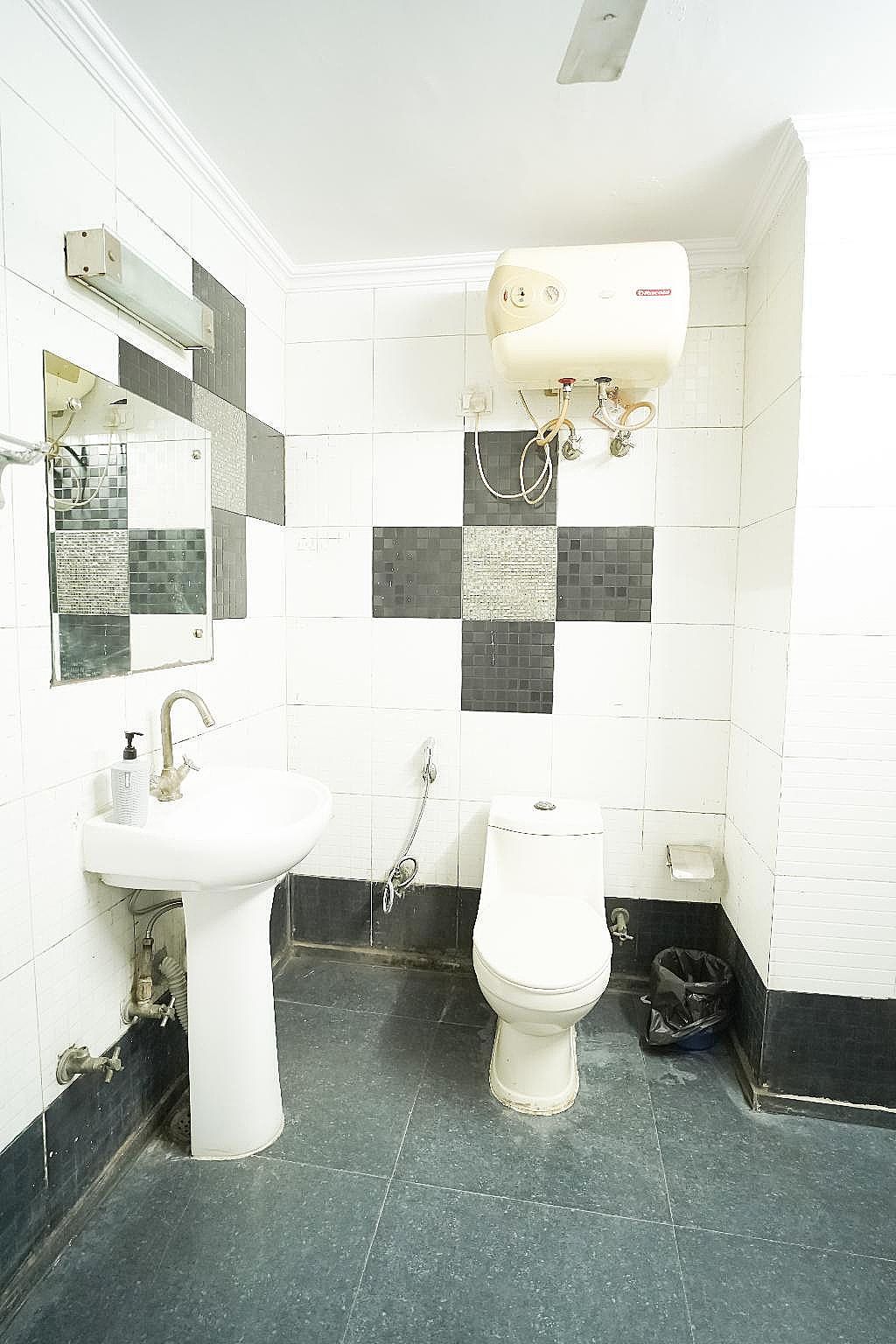 Roomshala 011 Hotel Oscar Double Room 3