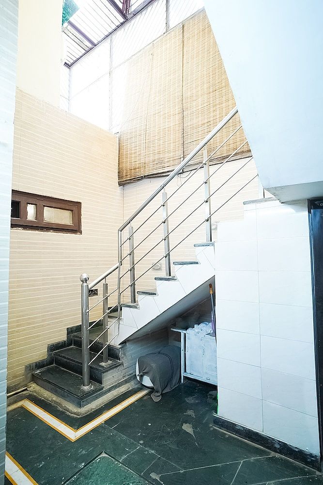 Side Image 1