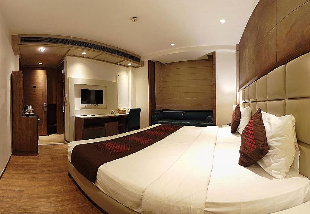 Lemonwood Suites Deluxe Double Room 11