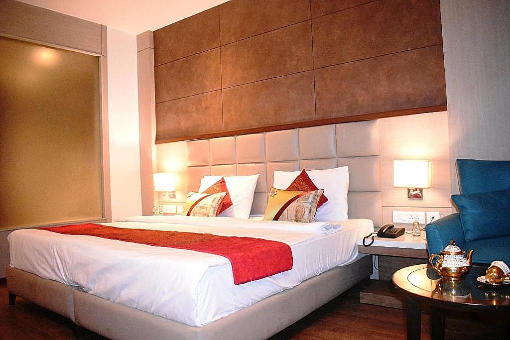 Lemonwood Suites Deluxe Double Room 12