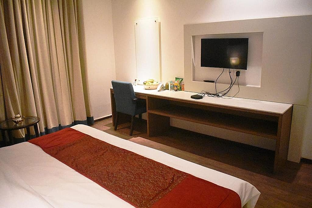 Lemonwood Suites Deluxe Double Room 5
