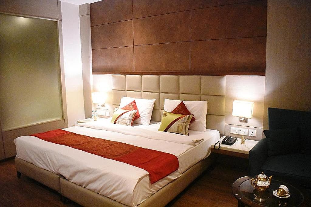 Lemonwood Suites Deluxe Double Room 6