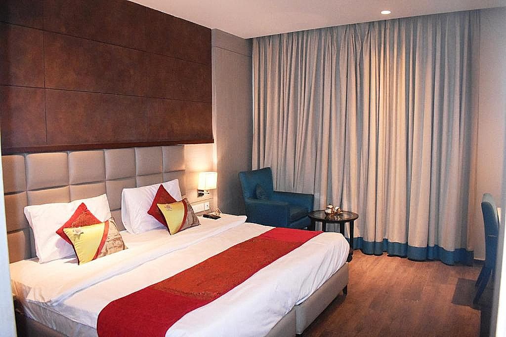 Lemonwood Suites Deluxe Double Room 10