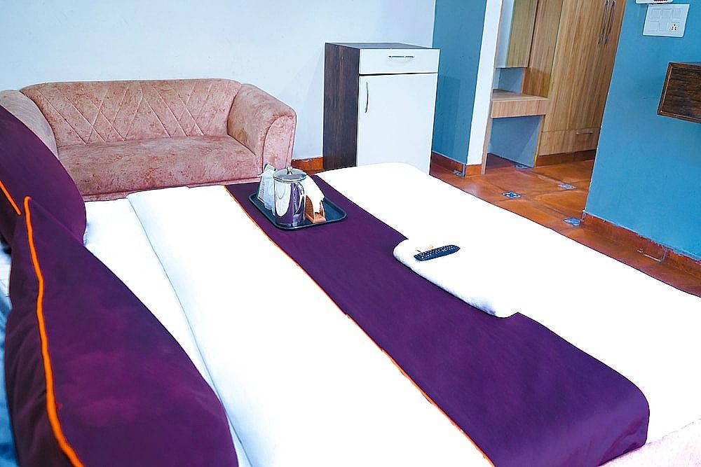 Roomshala 004 Mannat Residency Deluxe Double Room