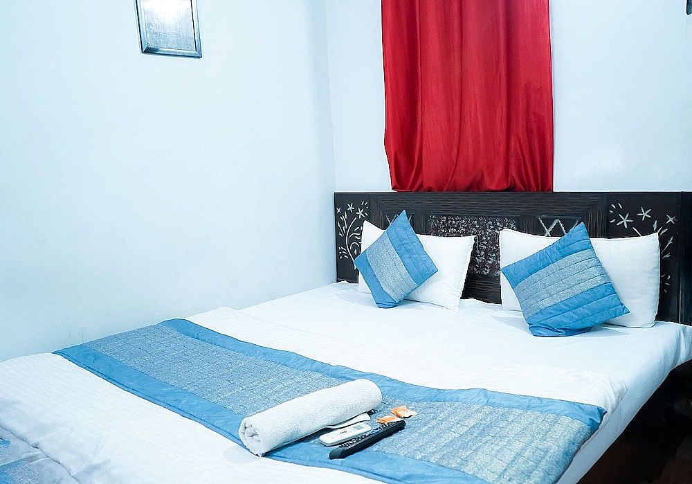 Roomshala 027 Prince Residency Deluxe Double Room 14